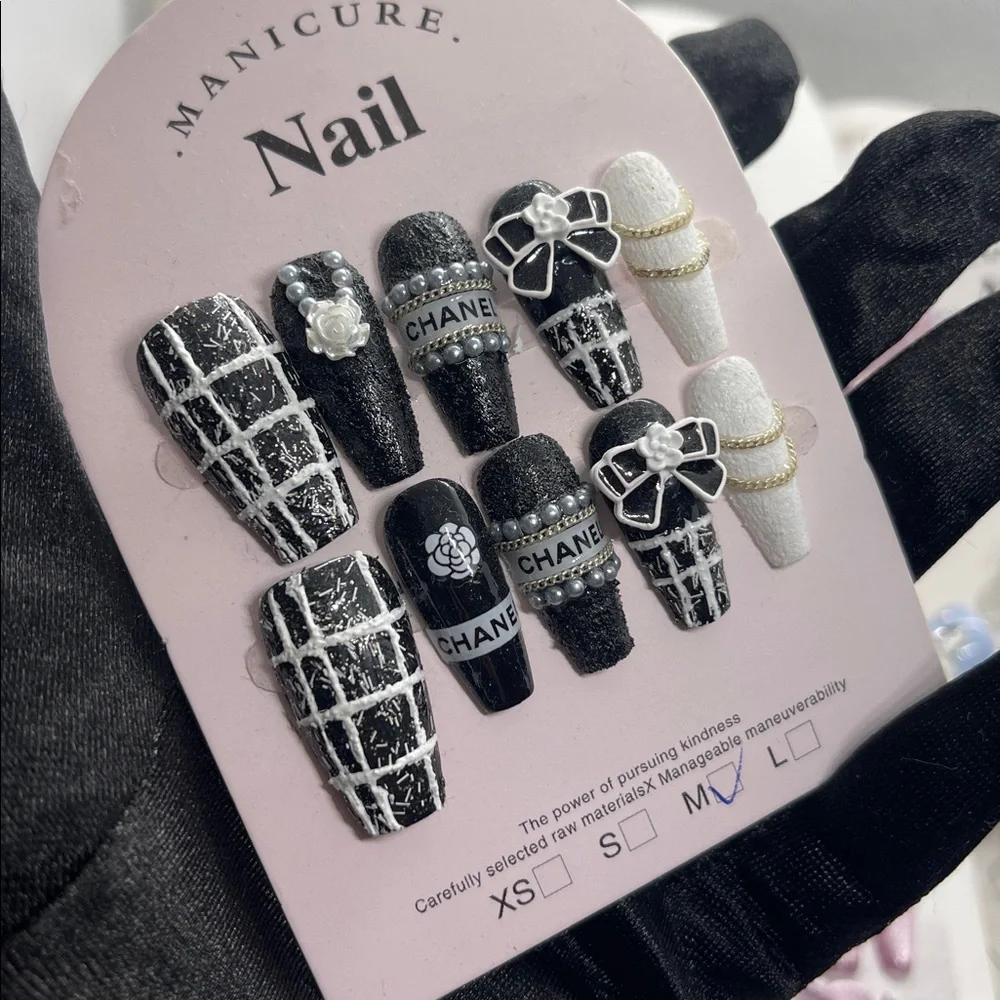 M size Elegant White Floral Nail Art Set